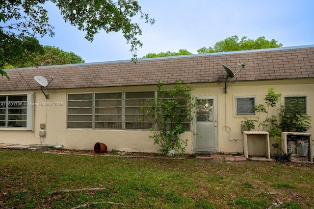 17252 SW 112th Pl Unit 21243, Miami, FL 33157 - back of house featuring roof with shingles, a yard, mansard roof, and stucco siding
