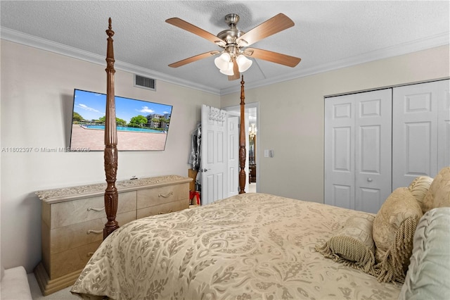 900 Colony Point Cir Unit 523, Pembroke Pines, FL 33026 - bedroom with crown molding, a closet, a ceiling fan, and a textured ceiling