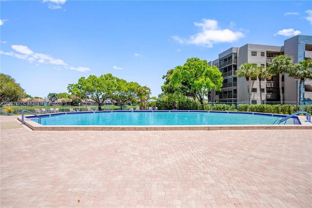 900 Colony Point Cir Unit 523, Pembroke Pines, FL 33026 - community pool with fence