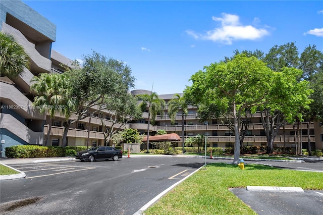 900 Colony Point Cir Unit 523, Pembroke Pines, FL 33026 - view of apartment building / complex with uncovered parking