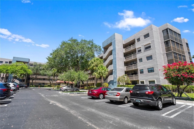 900 Colony Point Cir Unit 523, Pembroke Pines, FL 33026 - view of property with uncovered parking
