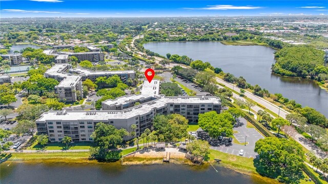 900 Colony Point Cir Unit 523, Pembroke Pines, FL 33026 - aerial view of property's location featuring a large body of water and apartment complex / building