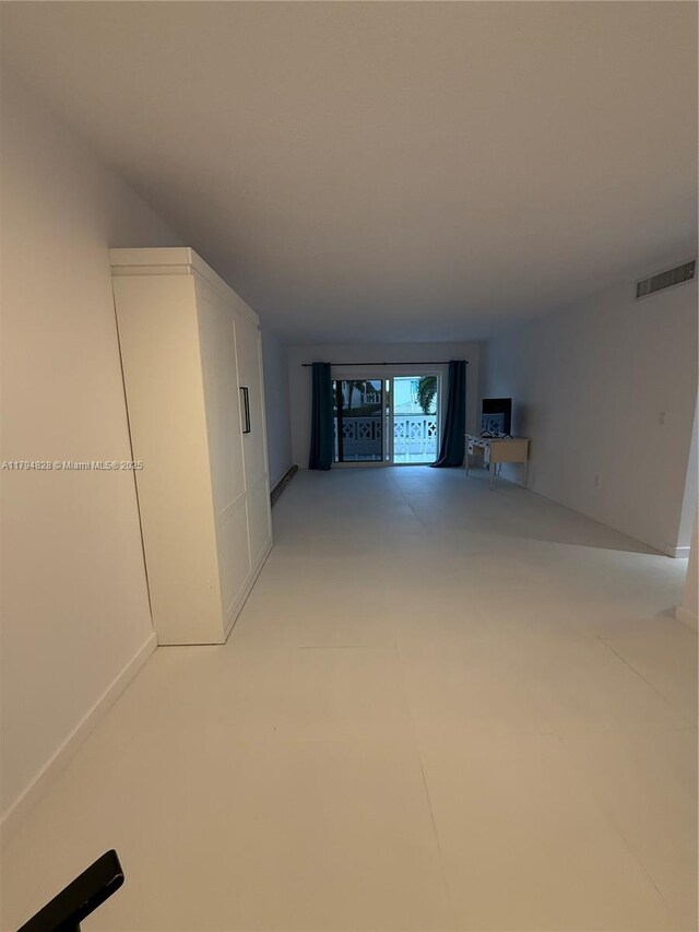 3209 S Ocean Dr Unit 2M, Hallandale Beach, FL 33009 - view of corridor
