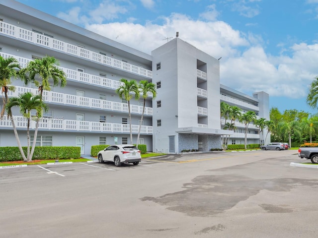 170 SE 5th Ave Unit 505, Dania Beach, FL 33004 - view of property with uncovered parking