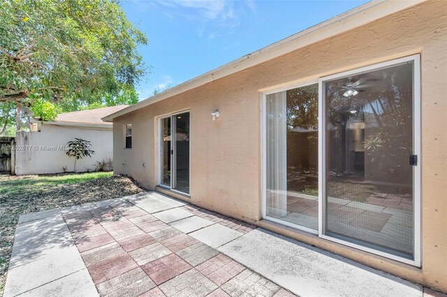 6077 Azalea Cir, West Palm Beach, FL 33415 - view of patio