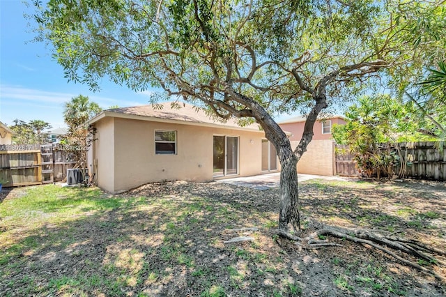 6077 Azalea Cir, West Palm Beach, FL 33415 - back of property featuring stucco siding and a fenced backyard