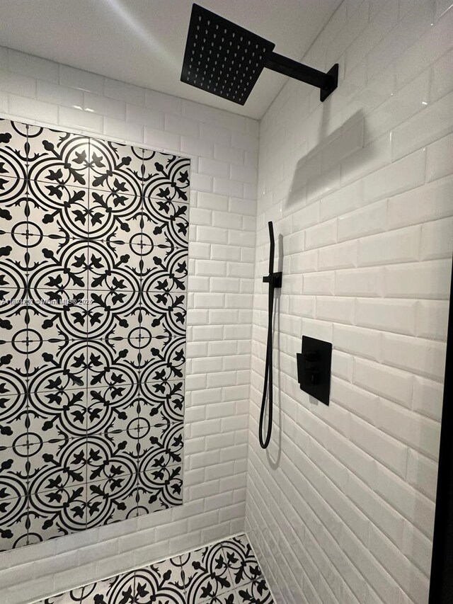 601 Ives Dairy Rd Unit 401-8, Miami, FL 33179 - full bathroom featuring a tile shower