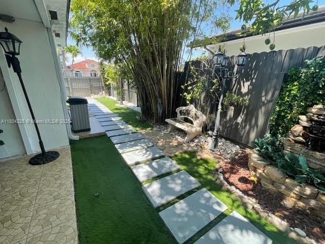 17201 SW 143rd Ct, Miami, FL 33177 - view of yard with fence