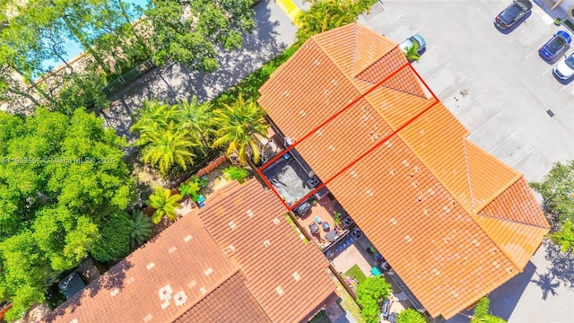 view of subject property with property parcel outlined
