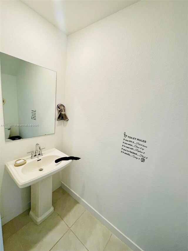 448 NE 4th St, Florida City, FL 33034 - bathroom featuring tile patterned floors and baseboards