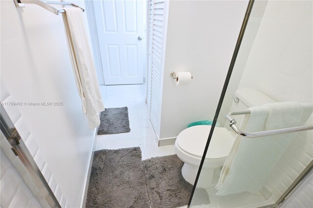 947 Lenox Ave Unit 504, Miami Beach, FL 33139 - bathroom featuring toilet, tile patterned floors, and baseboards