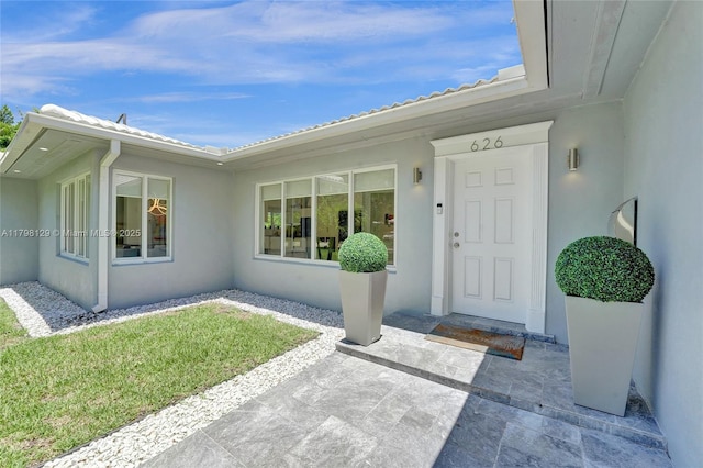 626 S 13th Ave, Hollywood, FL 33019 - entrance to property featuring stucco siding