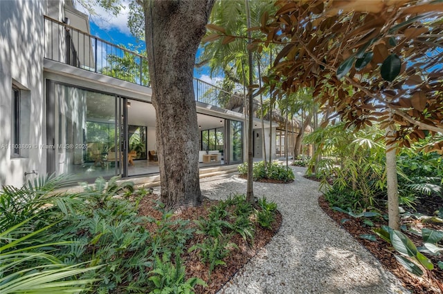 1000 NW 9th Ct, Miami, FL 33136 - view of yard featuring a patio area and a balcony