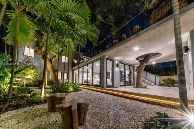 1000 NW 9th Ct, Miami, FL 33136 - view of yard featuring stairs