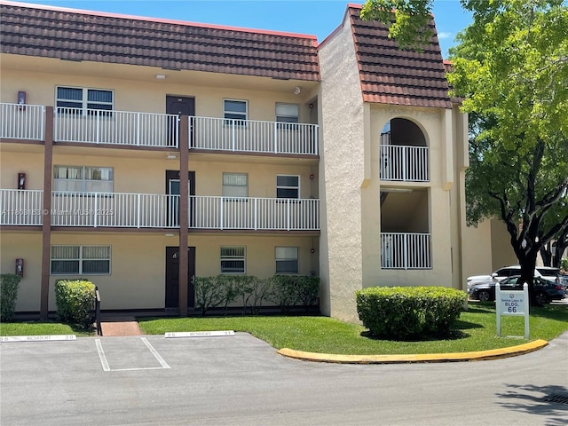 2911 N Pine Island Rd Unit 311, Sunrise, FL 33322 - view of property with uncovered parking