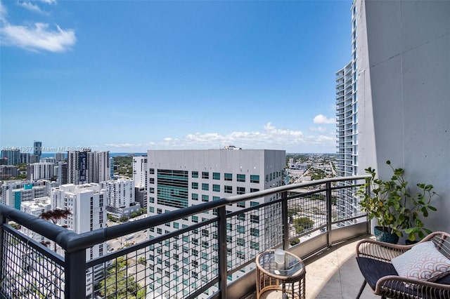 690 SW 1st Ct Unit Phi26, Miami, FL 33130 - balcony with a view of city