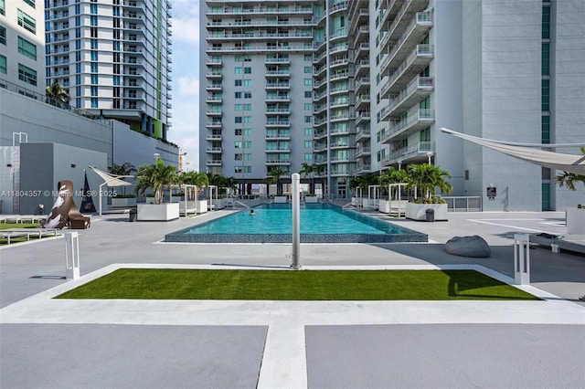 690 SW 1st Ct Unit Phi26, Miami, FL 33130 - community pool with a patio