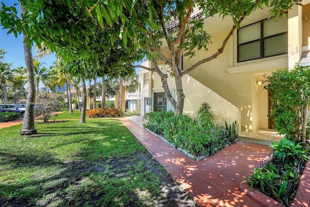 2807 NE 164th St Unit 2, North Miami Beach, FL 33160 - surrounding community featuring a yard