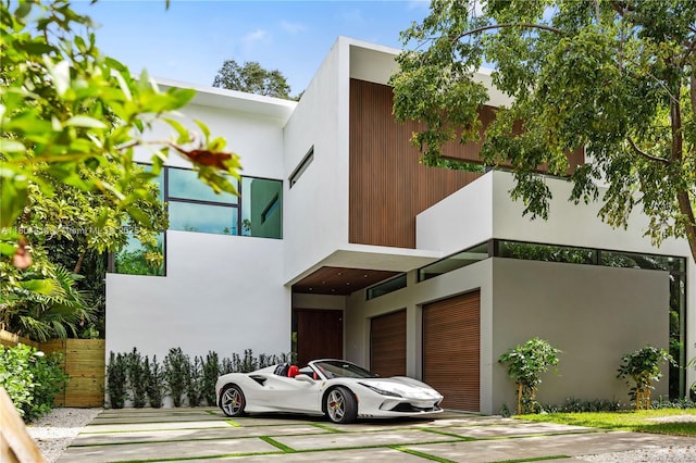 2805 Freeman St, Miami, FL 33133 - contemporary house featuring a garage, stucco siding, and concrete driveway