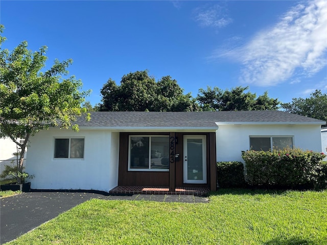 2843 Dewey St, Hollywood, FL 33020 - ranch-style house with a front yard and stucco siding