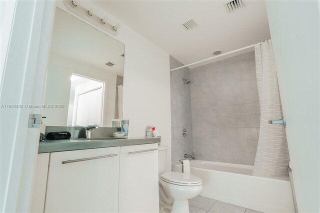90 SW 3rd St Unit 1401, Miami, FL 33130 - full bath featuring tile patterned flooring, toilet, shower / bath combo with shower curtain, and vanity