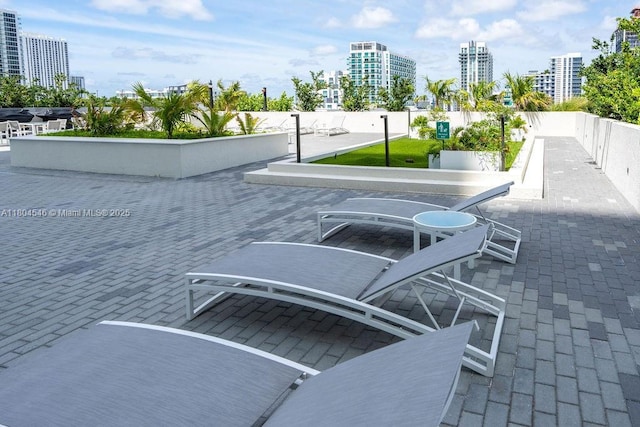 665 NE 25th St Unit 405, Miami, FL 33137 - view of property's community with a city view