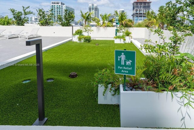665 NE 25th St Unit 405, Miami, FL 33137 - exterior view of fence and a view of city