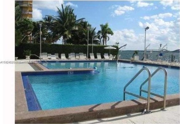 150 SE 25th Rd Unit 14H, Miami, FL 33129 - view of community pool
