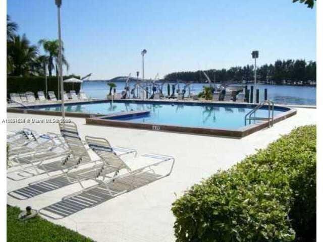150 SE 25th Rd Unit 14H, Miami, FL 33129 - view of community pool