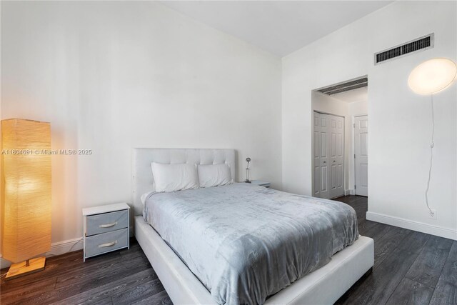 6770 Indian Creek Dr Unit Tsa1, Miami Beach, FL 33141 - bedroom featuring dark wood finished floors and baseboards
