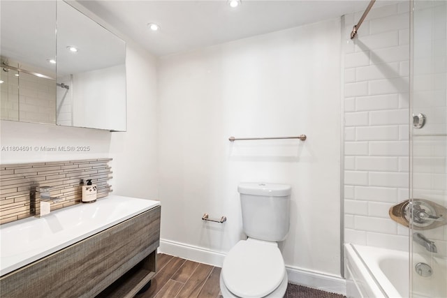 6770 Indian Creek Dr Unit Tsa1, Miami Beach, FL 33141 - full bathroom featuring baseboards, decorative backsplash, wood finished floors, toilet, and recessed lighting