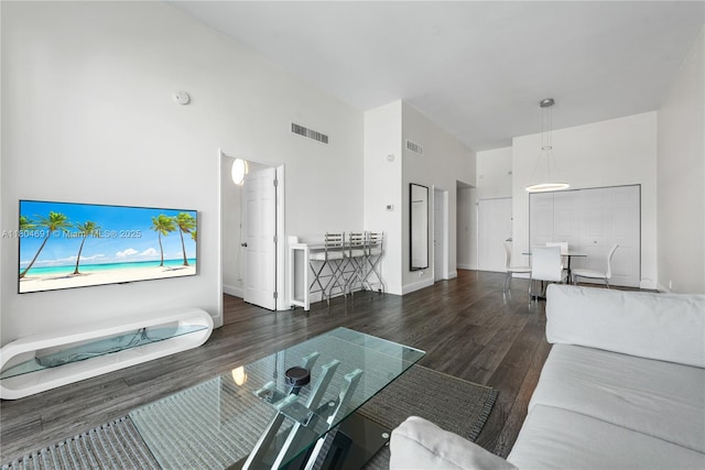 6770 Indian Creek Dr Unit Tsa1, Miami Beach, FL 33141 - living area featuring a high ceiling, wood finished floors, and baseboards