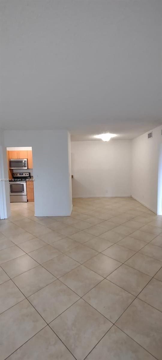 empty room with light tile patterned flooring
