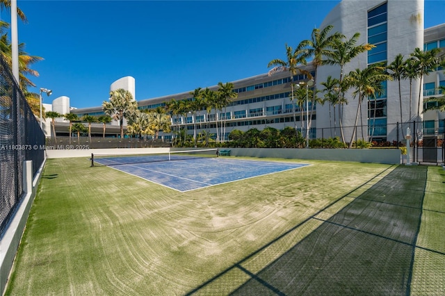 2950 NE 188th St Unit 540, Aventura, FL 33180 - view of tennis court featuring fence