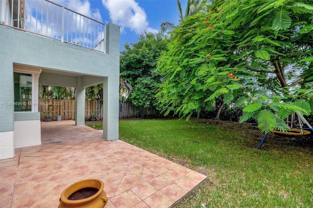 view of yard featuring a patio