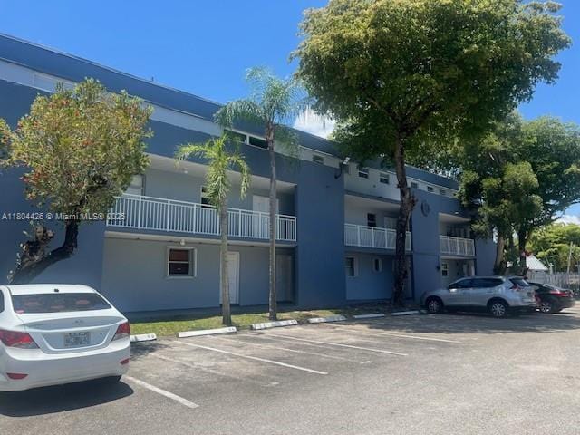 9351 Fontainebleau Blvd Unit B122, Miami, FL 33172 - view of property with uncovered parking