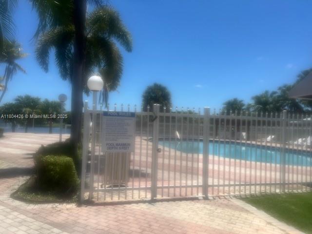 9351 Fontainebleau Blvd Unit B122, Miami, FL 33172 - view of community pool
