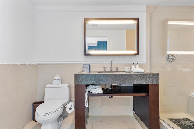 17315 Collins Ave Unit 1008, Sunny Isles Beach, FL 33160 - bathroom featuring a tile shower, vanity, toilet, and tile walls