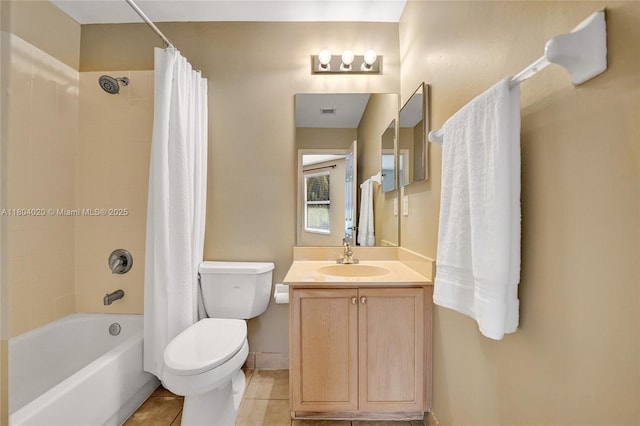 4470 E Seneca Ave, Weston, FL 33332 - full bath featuring vanity, tile patterned floors, and shower / tub combo with curtain