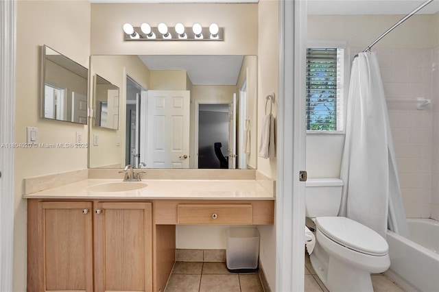 4470 E Seneca Ave, Weston, FL 33332 - bathroom featuring tile patterned flooring, shower / bath combo, and vanity