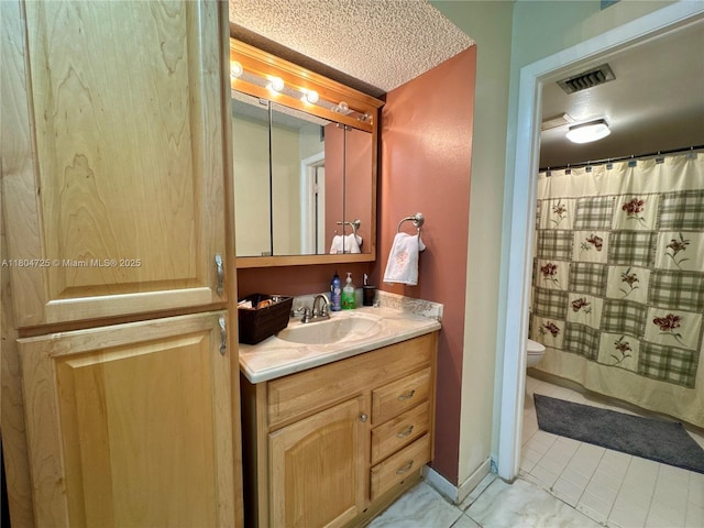 14367 SW 96th Ln, Miami, FL 33186 - full bathroom featuring toilet, vanity, and a shower with curtain