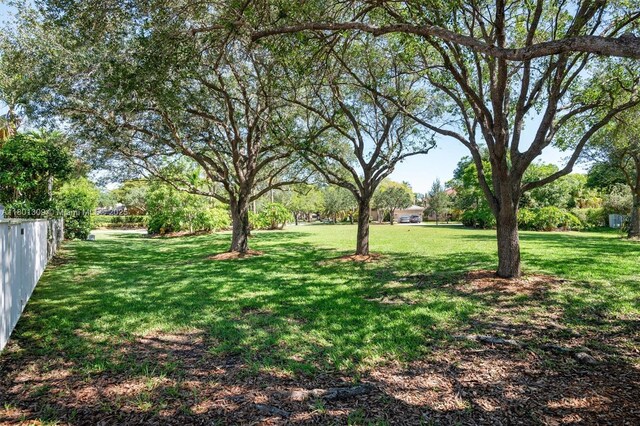 1288 Chinaberry Dr, Weston, FL 33327