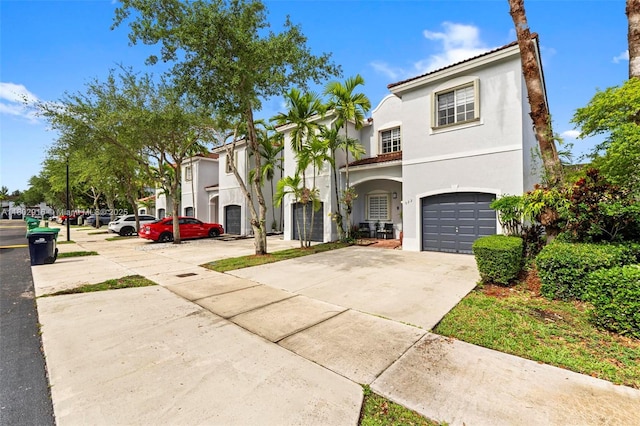 922 SW 148th Pl, Miami, FL 33194 - view of front of property featuring stucco siding, a garage, concrete driveway, and a tile roof
