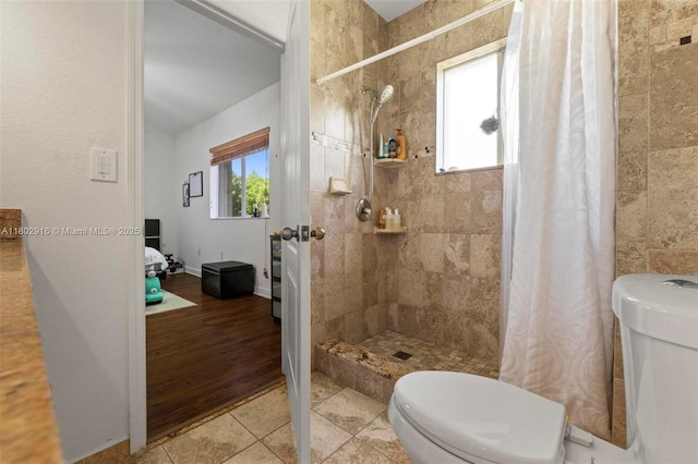 922 SW 148th Pl, Miami, FL 33194 - full bath featuring a tile shower and toilet