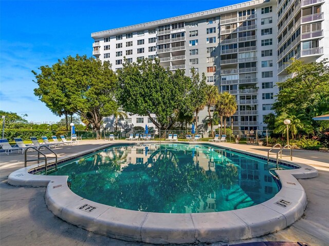 3800 Hillcrest Dr Unit 907, Hollywood, FL 33021 - view of community pool