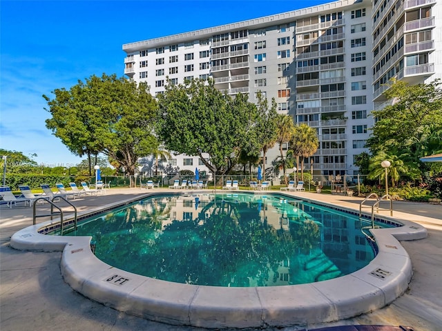 3800 Hillcrest Dr Unit 907, Hollywood, FL 33021 - view of community pool