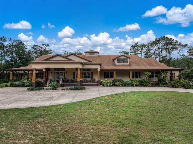3324 Miller Ave, Lake Placid, FL 33852 - view of front of property featuring a porch, a front yard, and stucco siding