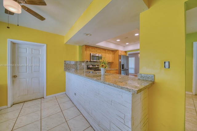 7717 Coral Blvd, Miramar, FL 33023 - kitchen with stainless steel appliances, ceiling fan, a sink, baseboards, and a peninsula
