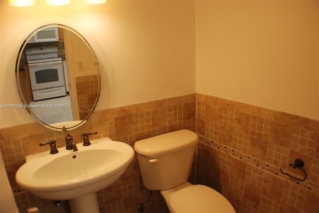 611 N University Dr Unit 3, Plantation, FL 33324 - half bath with tile walls, toilet, a sink, and wainscoting