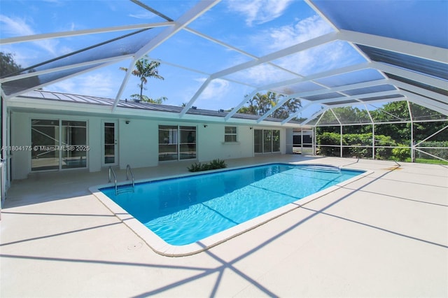 17640 SW 84th Ct, Palmetto Bay, FL 33157 - swimming pool featuring a patio and glass enclosure